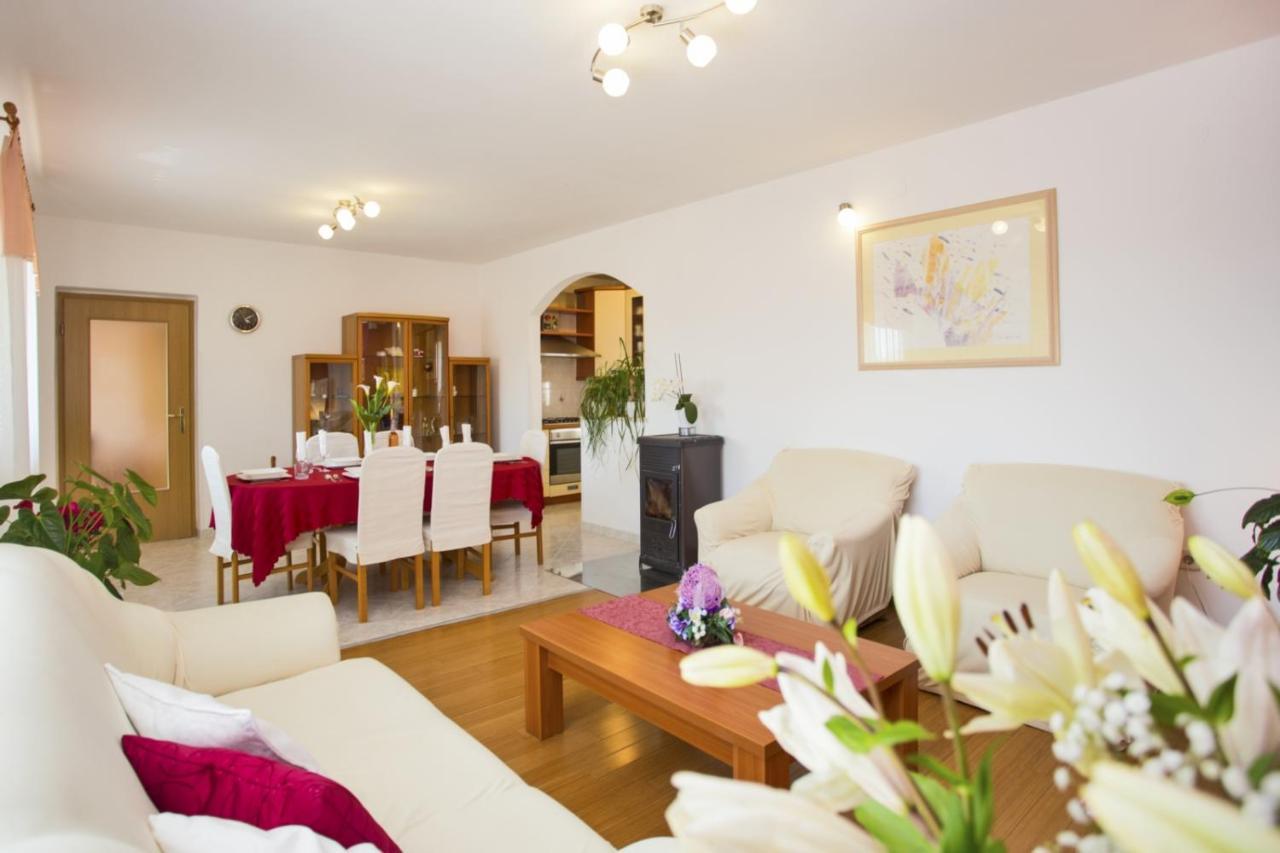 Holiday Home Elvis, Village Kujici Hreljici ภายนอก รูปภาพ