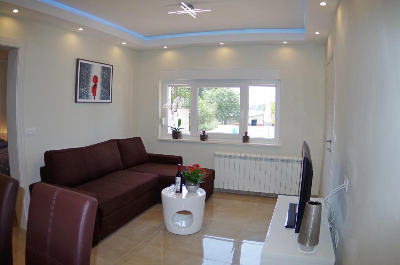 Holiday Home Elvis, Village Kujici Hreljici ภายนอก รูปภาพ